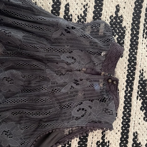 Lace dress - Picture 3 of 3